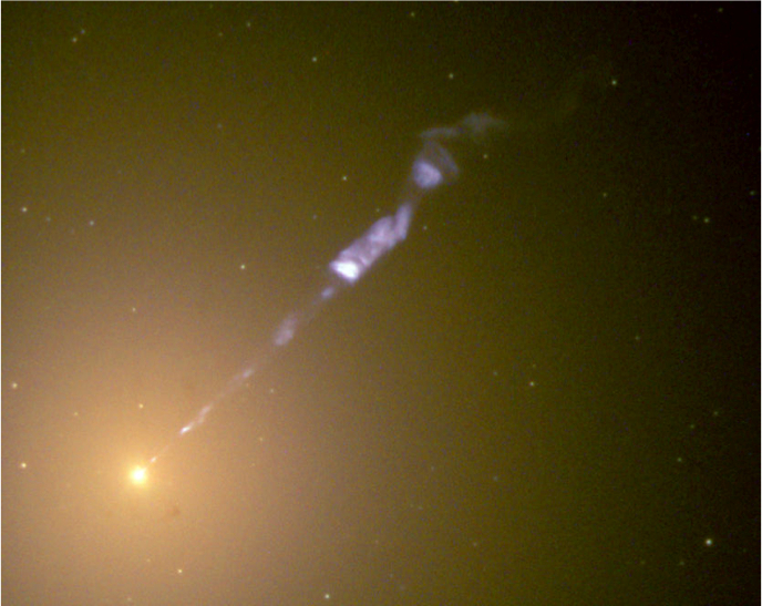 ハッブル宇宙望遠鏡によるM87の可視光画像。