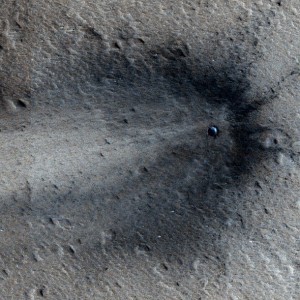 写真2. 周回衛星で発見された最近の隕石衝突によってできた衝突クレータ