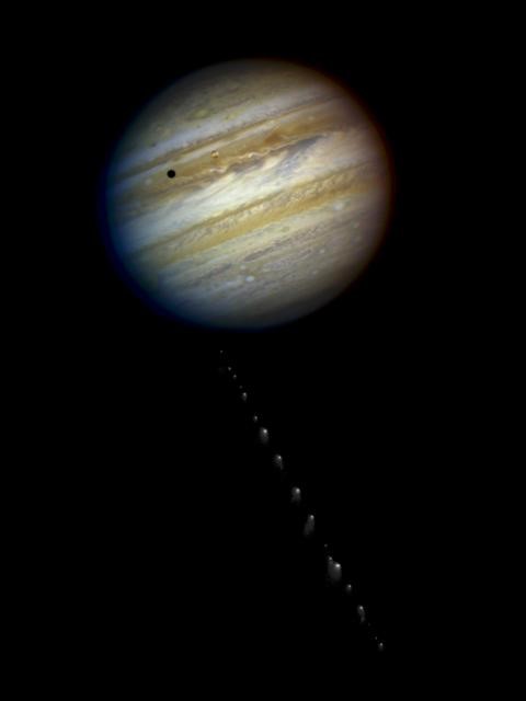 図1. ハッブル宇宙望遠鏡による木星に接近するシューメーカー・レヴィ―第9彗星