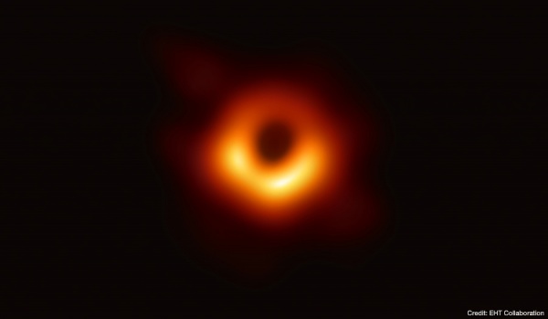 EHTで撮影されたM87中心の巨大ブラックホールシャドウ